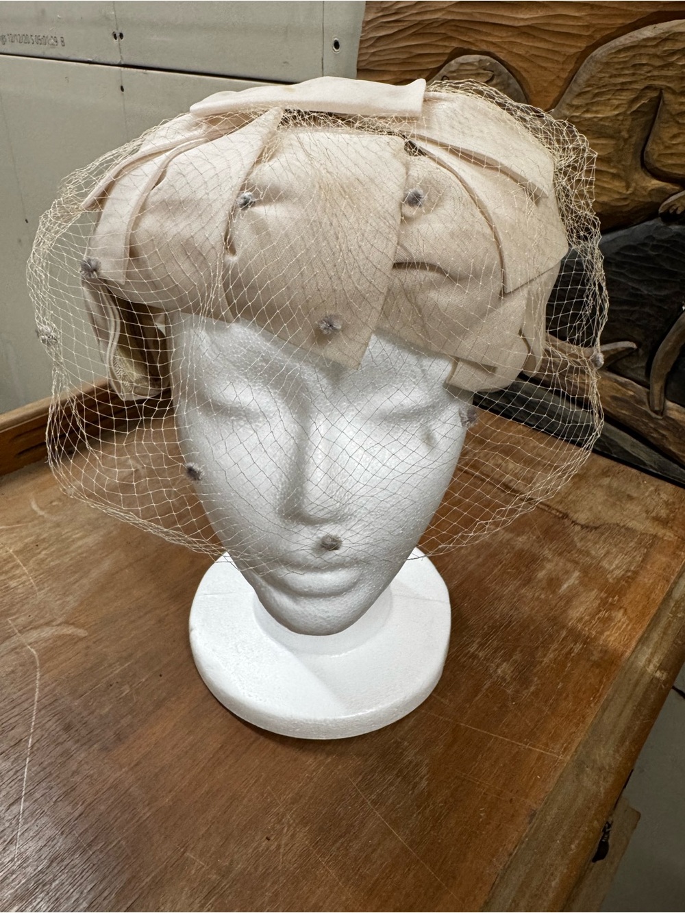 Vintage fascinator calot or skull-cap Women's Veiled Pillbox Hat in Cream